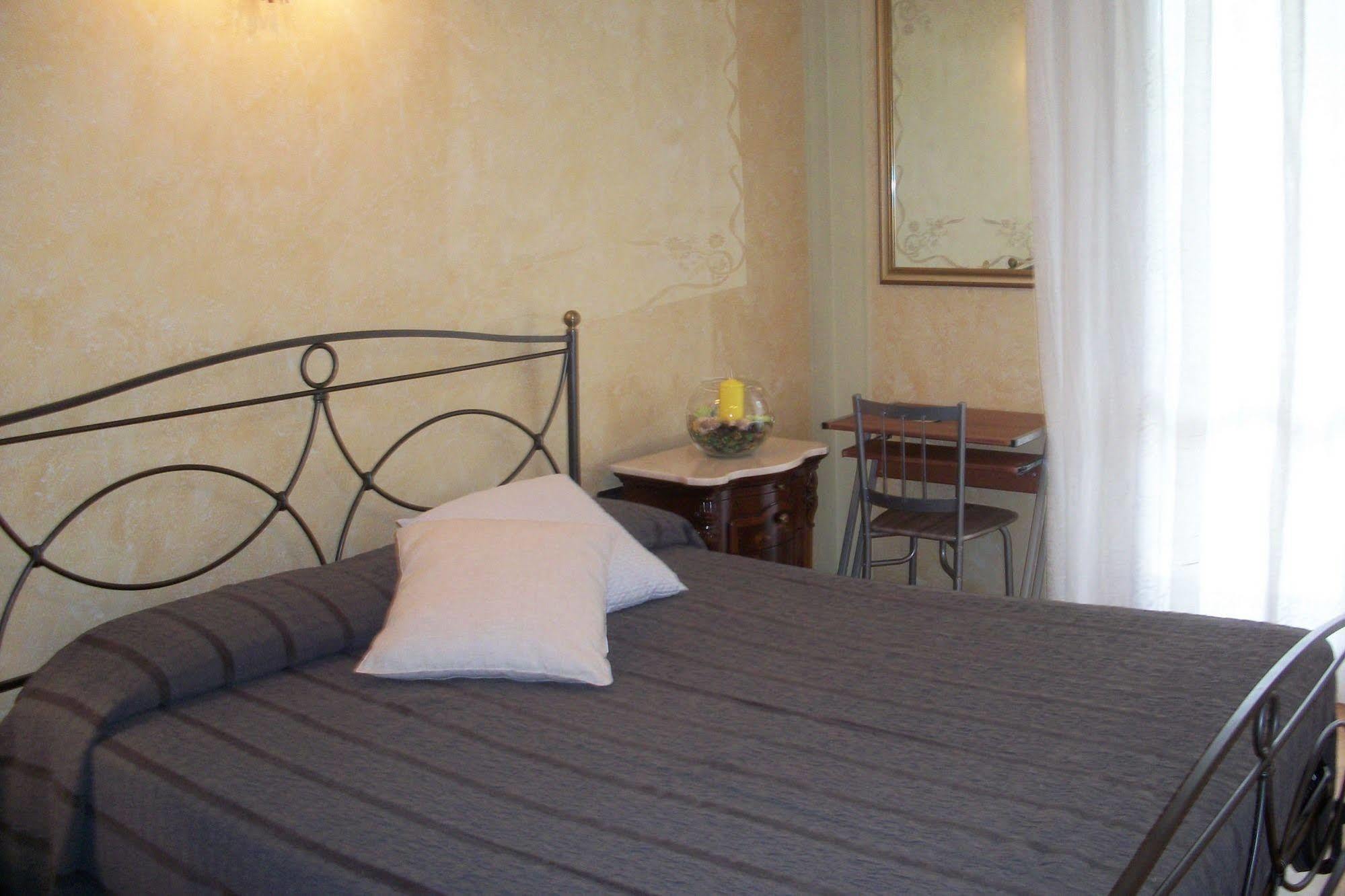 B&B Southitaly Busto Arsizio Esterno foto