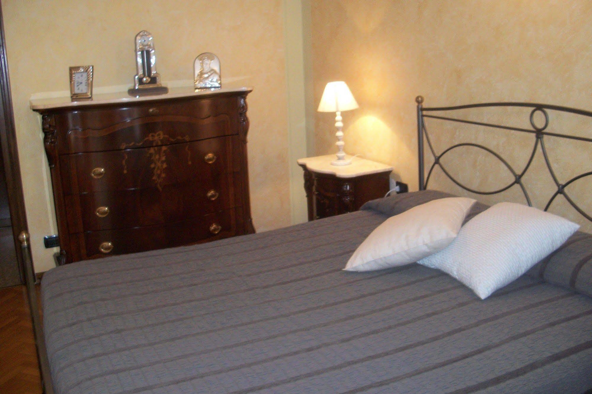 B&B Southitaly Busto Arsizio Esterno foto
