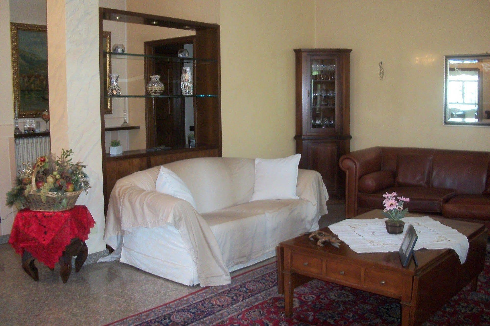 B&B Southitaly Busto Arsizio Esterno foto
